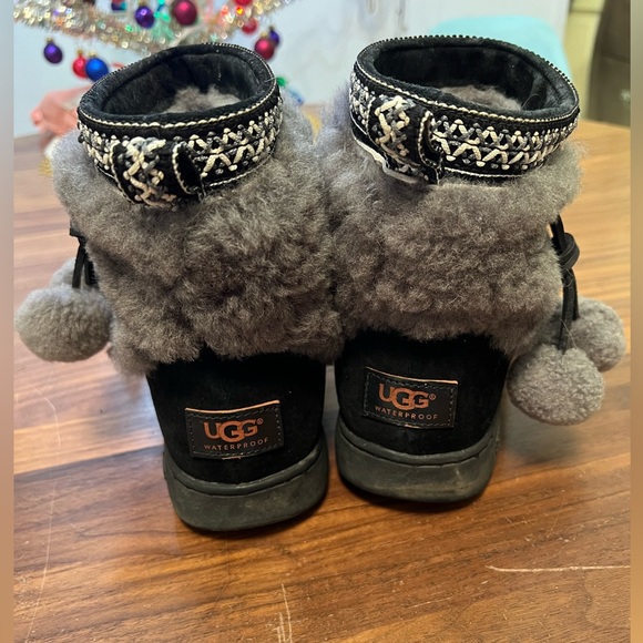 UGG Suede boots with fleece top + hanging Pom-poms - Picture 3 of 9